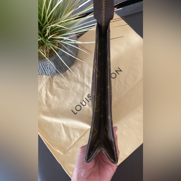 LV Toiletry 26 Monogram - Picture 7 of 15